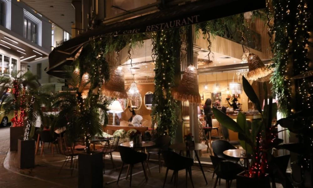 Στη δημοσιότητα η σχετική ΚΥΑ με τα νέα μέτρα σε διασκέδαση, εστίαση, τηλεργασία, γήπεδα